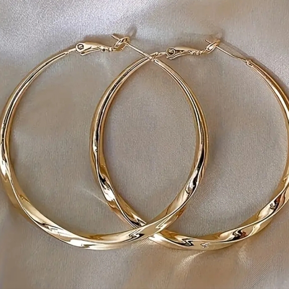Macy's 18 Karat Gold -plated Hoop Earrings - Picture 2 of 3